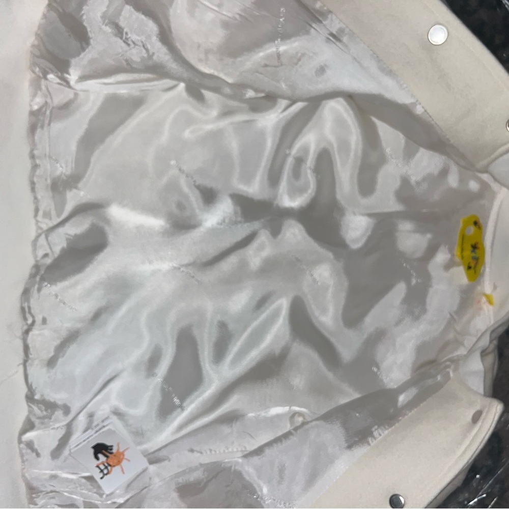 Off-white - Picture 3 of 3